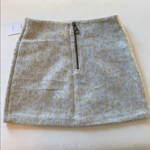 UO Snow Leopard Mini Skirt - Picture 2 of 5